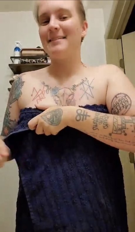 Skeletons twin star nude pics