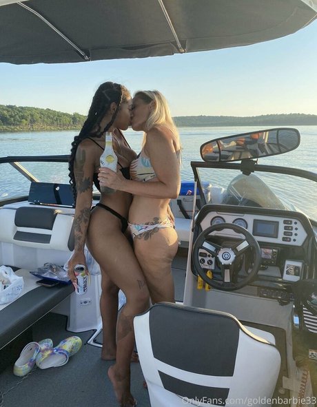 Raven Simone nude star gallery