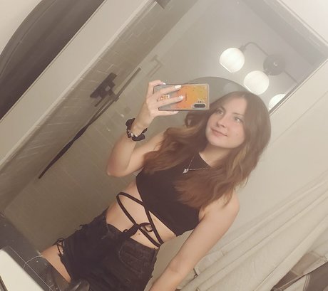 Vicky Kunia pretty actress images