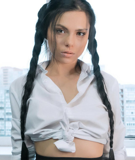 Diana blaack model top pic