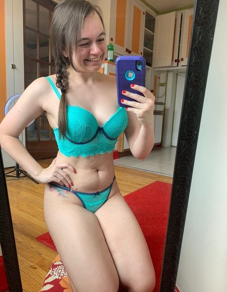 Emmy Lynn erotic model archive