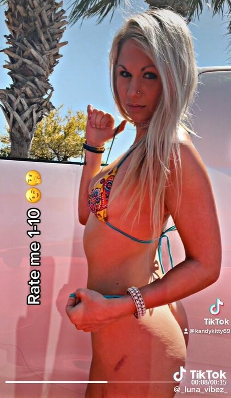 Luna Vibez pornstar erotic pics