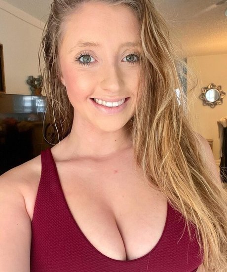 Hannah Louise pornographic actress gallery