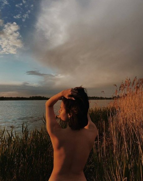 Sslavianka pornstar nude image