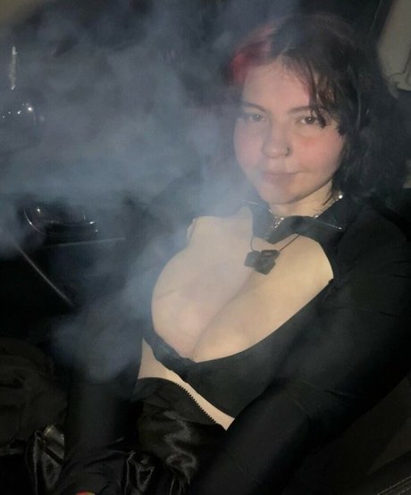 Gigamilk22 beautiful model picture