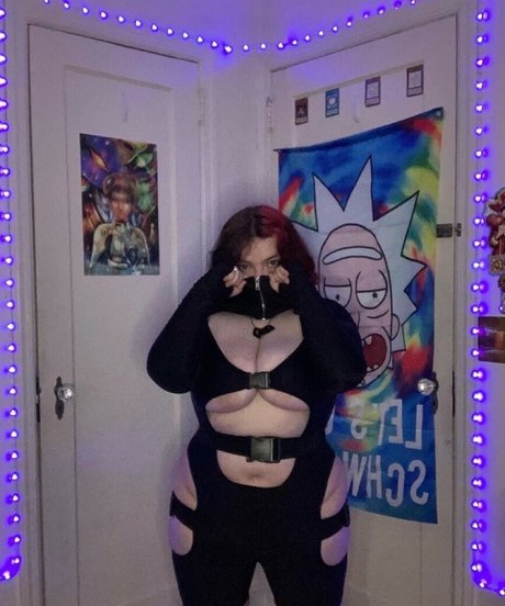 Gigamilk22 pornographic model picture