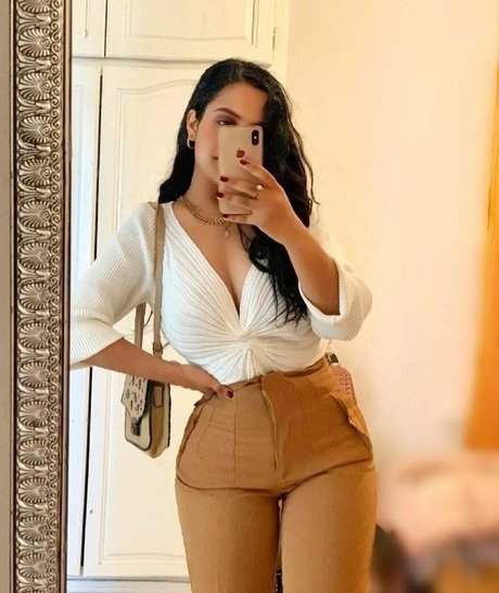 Olfa Fouzai naked star photo