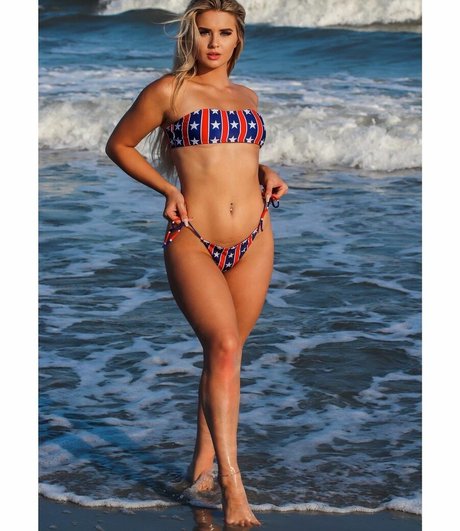 Savanah Mae Thompson sexy star photo