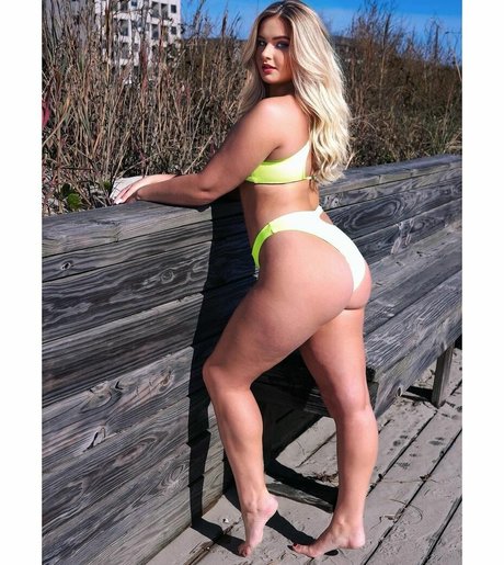 Savanah Mae Thompson pornstar hot image