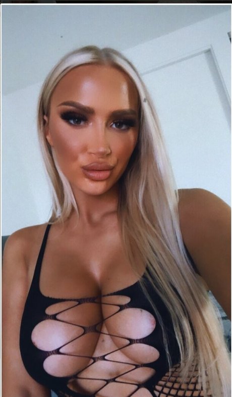 Blondedoll porn model pic