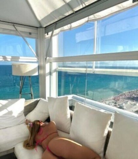 Curvesbygg model nude photo