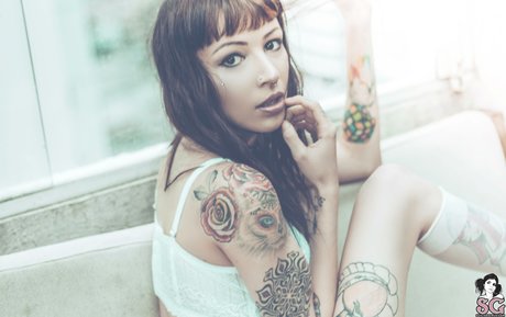 Juh Connie model nude picture