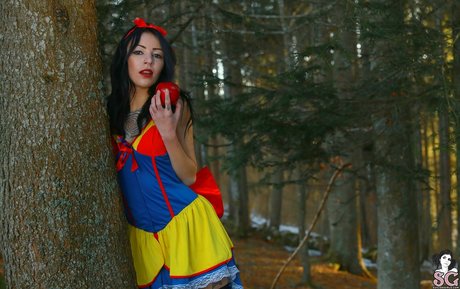 Juh Connie model pornographic photos