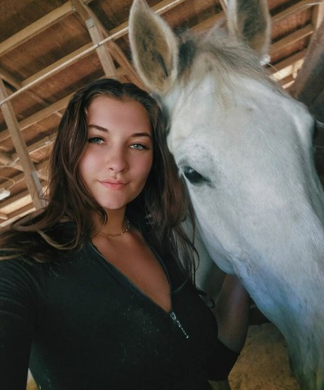 ImSavageDoe high quality pornstar images