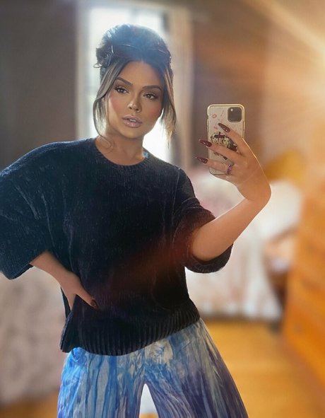 Imogen Loxley model best pic