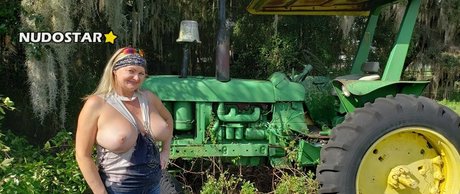 hotwifetara adult model photos