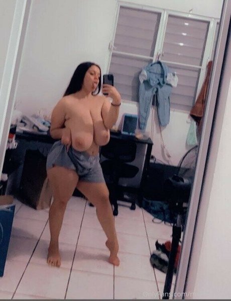 millieirys998 naked actress pic