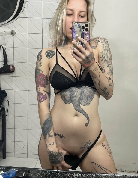 sans3v3rini model naked photo