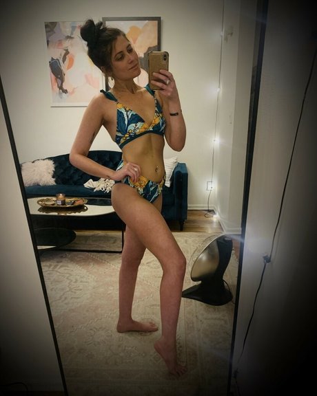 Keanu Thompson model nude pictures