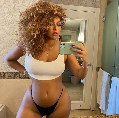 Aisha Thalia perfect star images
