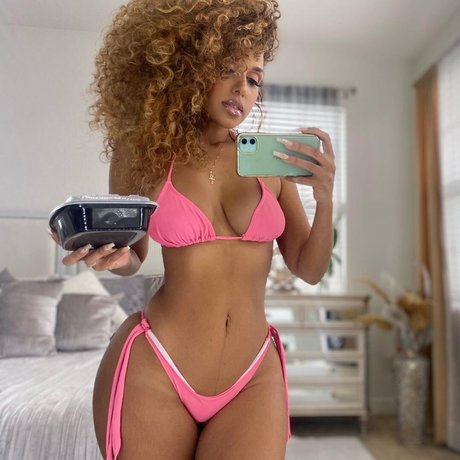 Aisha Thalia free star archive