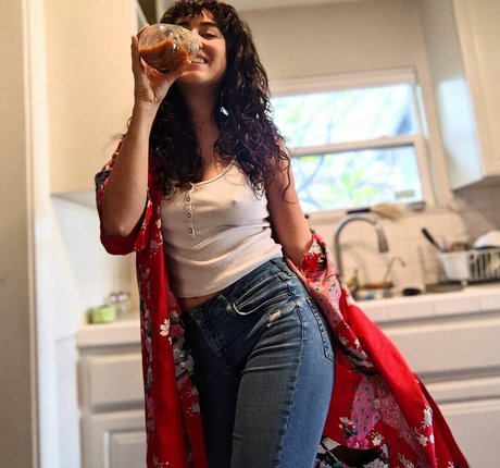 Hannah Hart exclusive star photos