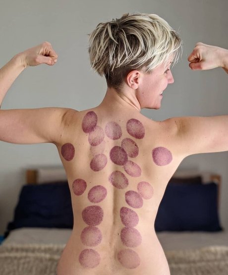 Hannah Hart naked star pictures