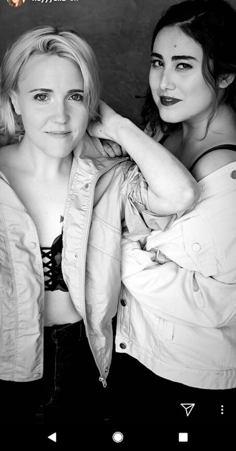 Hannah Hart erotic pornstar img