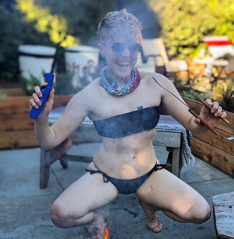 Hannah Hart pornstar beautiful photos
