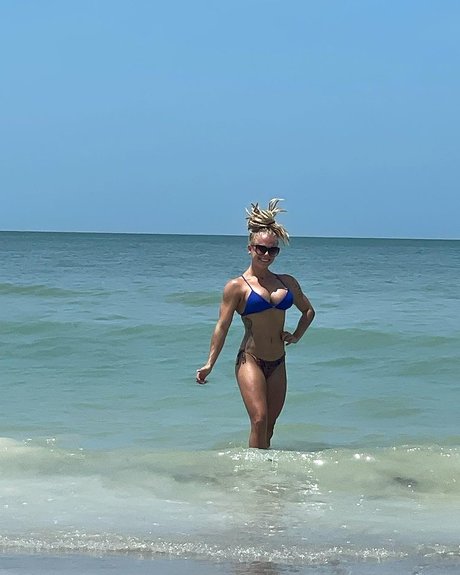 Mel With The Dreads nudes model photo