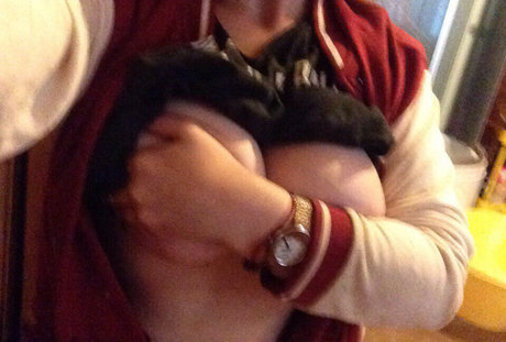 Nikachi model nude picture