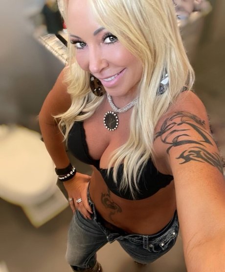 MelissaLee erotic model archive