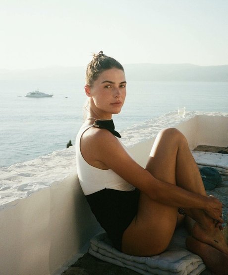 Sophia Roe star sexy pictures