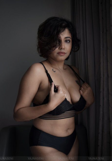 Yajnaseni adult model photos
