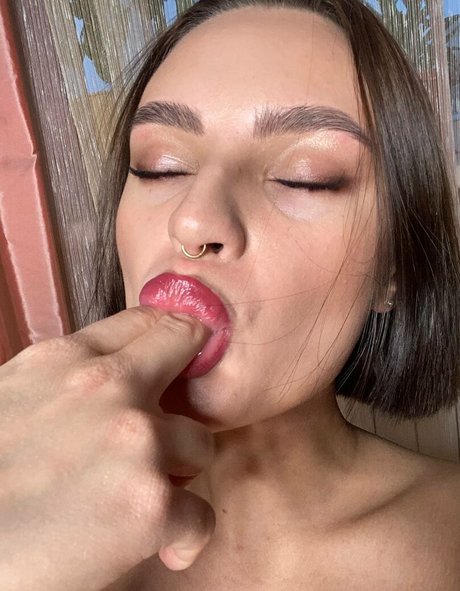 OliviaReece naked actress gallery