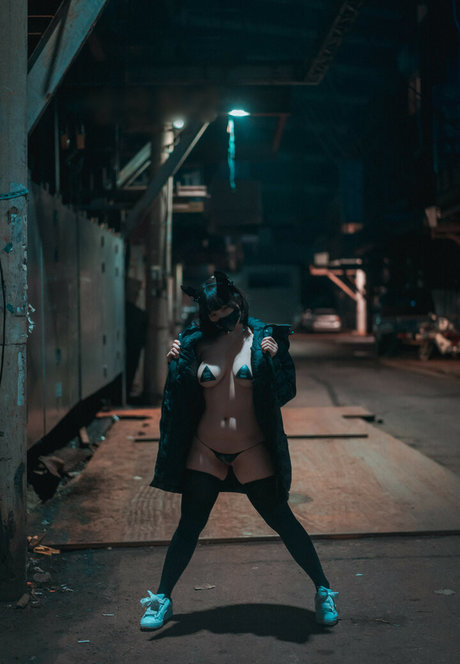 Djawa Jenny star sexy pictures