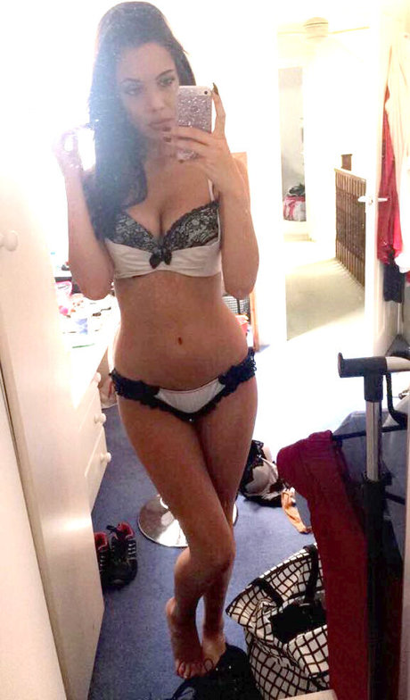 Roxydrum nudes actress images