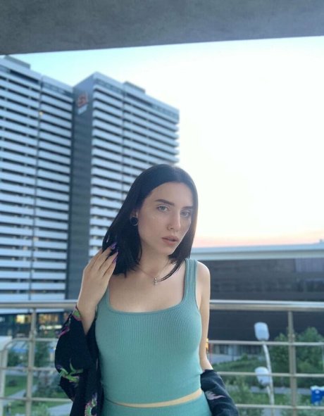 Lilu Miller beautiful pornstar img