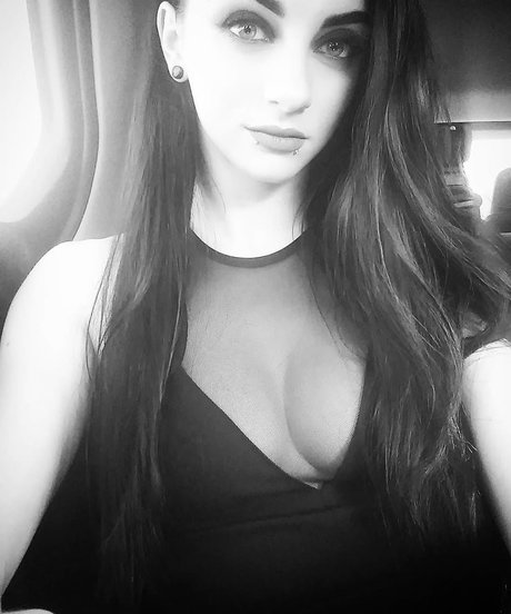 Gigi Dolin star high quality photo