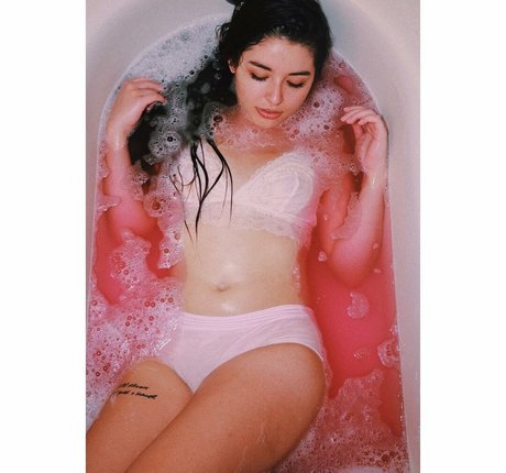 Autumn Farrell model nude pictures