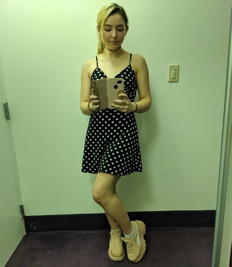 Autumn Farrell pornstar naked archive