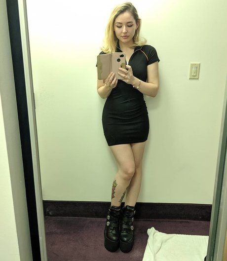 Autumn Farrell pretty actress picture