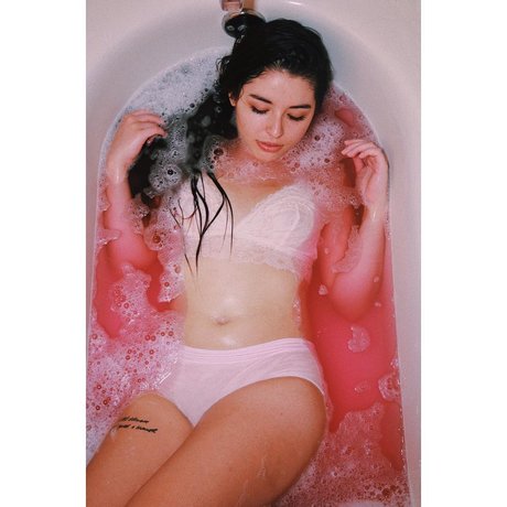 Autumn Farrell art star image