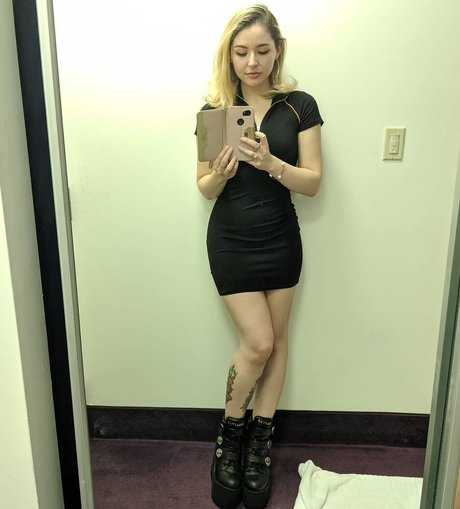 Autumn Farrell model sex img