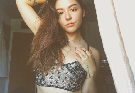 Autumn Farrell model pretty img