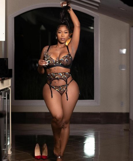 Kash Doll pornstar sexy pics