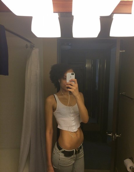 Britne Oldford hot star archive