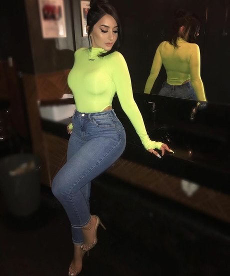 FeetByJo art model gallery