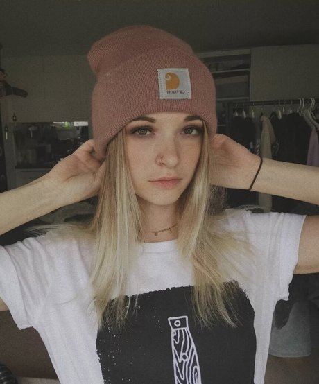 rainbowf0x pornographic star images