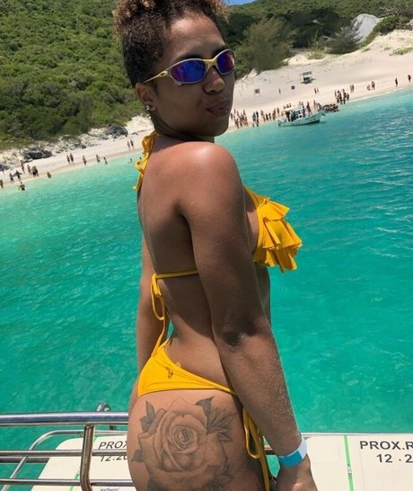 Vitoria Guarnieris star best galleries